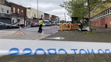 Bristol cash machine and parked cars damaged over night - BBC News