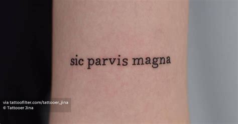 "Sic Parvis Magna" lettering tattoo on the bicep