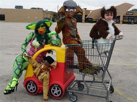 Gremlins Family Costumes | Family costumes, Family halloween costumes ...