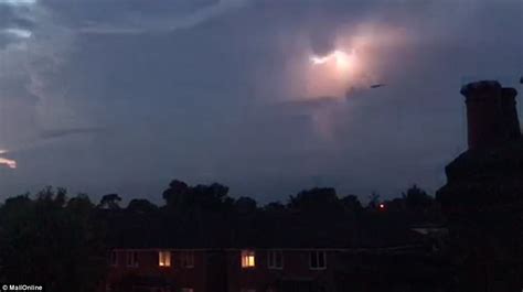 UK weather: Britain hit by second night of lightning storms | Daily ...