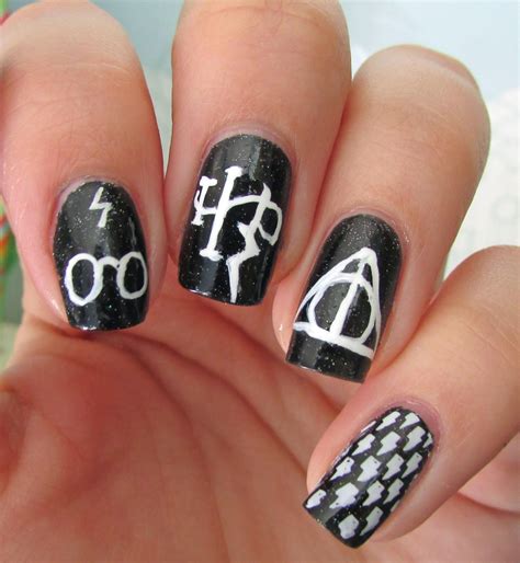 Life in Lacquer: Harry Potter Nail Art!