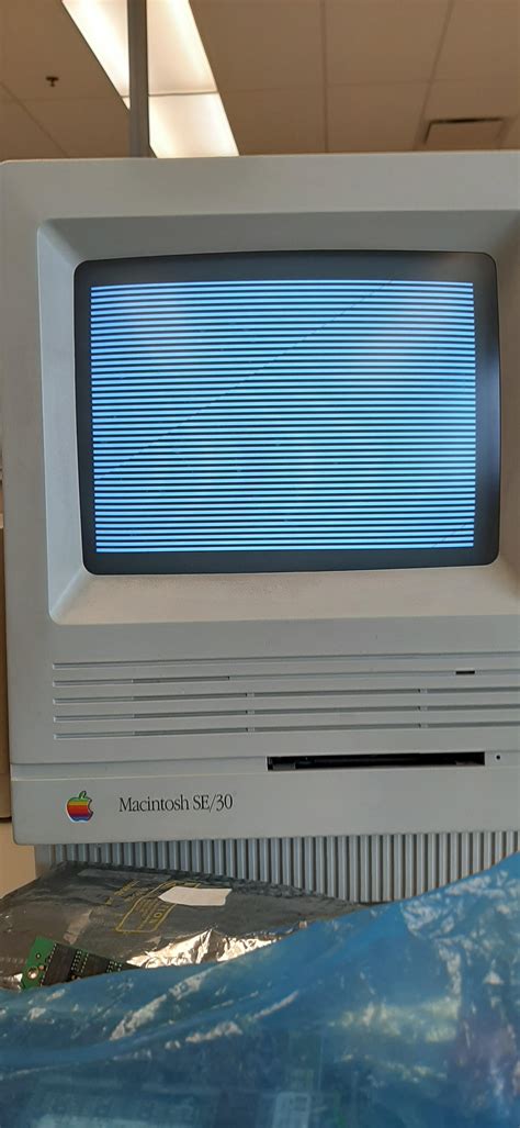 Macintosh se/30 won't work, strange lines no boot chime : r/applehelp