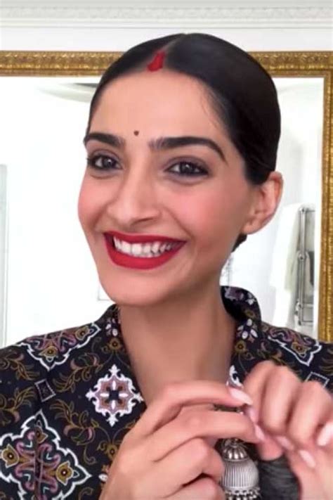 Sonam Kapoor Ahuja recreates her favourite beauty look in a new makeup ...