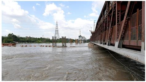 Delhi Traffic Alert! Old Yamuna Bridge Closed As Water Level Crosses ...