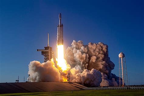 SpaceX Falcon Heavy to Launch Mission to the Moon in 2023 - autoevolution