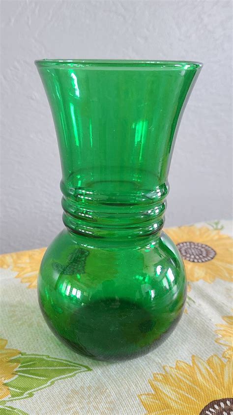 Vintage Green Glass Vase. 6.5 Tall. - Etsy