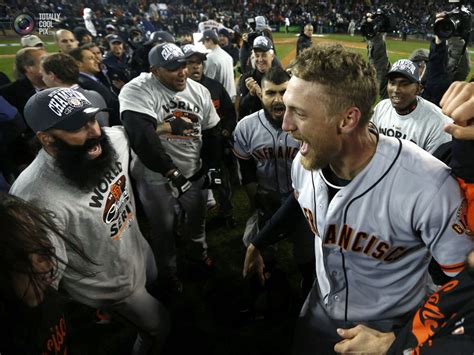 San Francisco Giants players celebrate after winning Game 4 over the ...