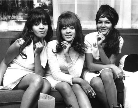 15 Celebrity Women Who Set Hair Trends In The Swingin' 60s | Vintage ...