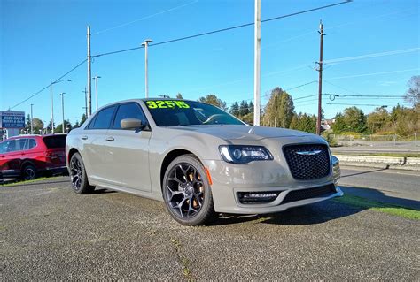 Chrysler 300 vs Dodge Charger: A Comparison - acarneedslove