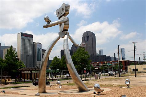 Day Trips: The Traveling Man, Dallas: Sculptures along the expressway ...