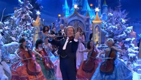 The simple beauty of Andre Rieu at Christmas - Starts at 60