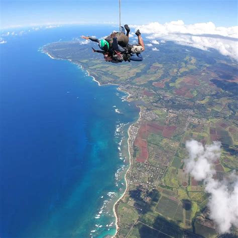 Skydiving in Honolulu: The 2 Best Hawaiian Skydiving Spots