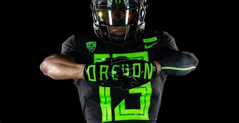 First Look: Oregon Football releases new uniform for 2018 season