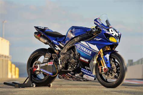 Yamaha France's World Endurance YZF-R1 - Asphalt & Rubber