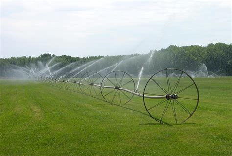 Pemberton, NJ : An irrigation system watering a Pemberton Sod farm in ...