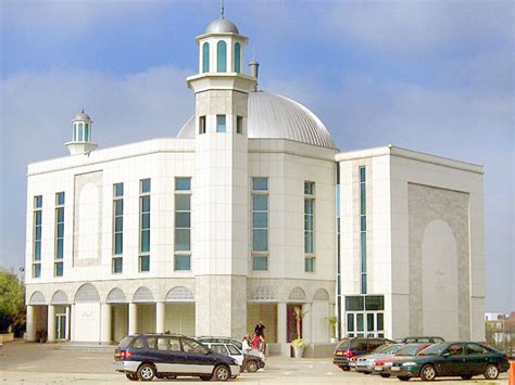 Welcome to the Islamic Holly Places: Baitul Futuh (London) United Kingdom