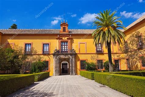 Real Alcazar Gardens in Seville Spain — Stock Photo © Violin #32568271