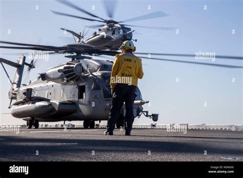 CH-53E Super Stallion Landing Stock Photo - Alamy