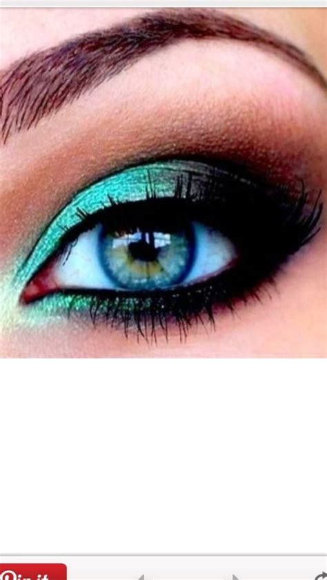 Blue turquoise makeup | Teal eye makeup, Eye makeup, Smokey cat eye makeup