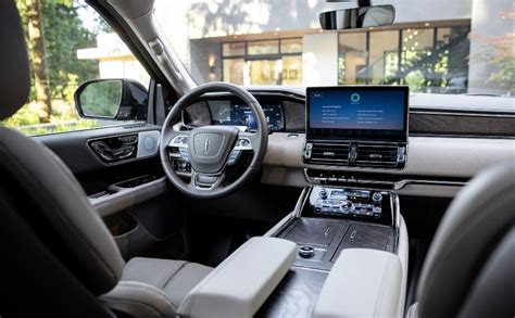 2022 Lincoln Navigator: Updated Luxury Hands-Free Driving Full-Size SUV