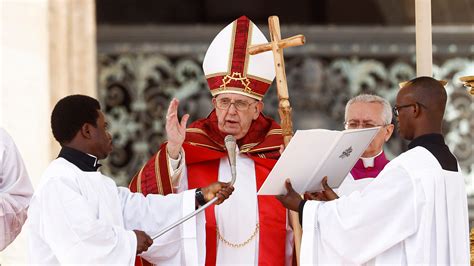 Pope Francis, Back From the Hospital, Thanks Palm Sunday Crowds - The ...