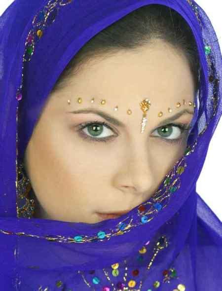 STYLISH BINDI , DESIGNER BINDI , LADIES BINDI - Beauty and Trends