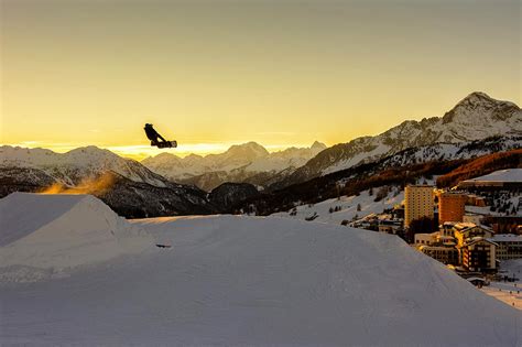 Skiing and Snowboarding | Winter vacations in Sestriere