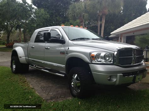 2009 Dodge Ram 3500 Mega Cab Dually 4x4 Lifted And Only 28kmi