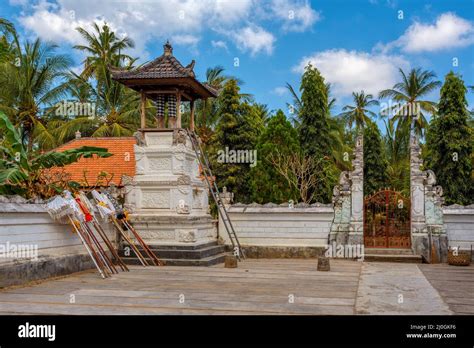 Small Hindu Temple, Nusa penida island, Bali Indonesia Stock Photo - Alamy