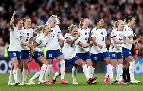 How Much do the England Lionesses Get Paid? | POPSUGAR Fitness UK