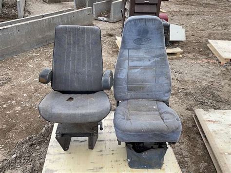 Peterbilt Truck Seats - Smith Sales Co. Auctioneers