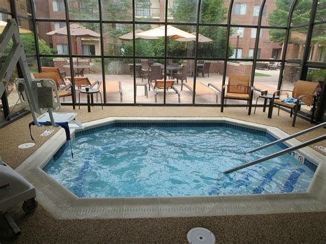 Sonesta Select Boston Milford Pool: Pictures & Reviews - Tripadvisor