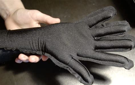 Tutorial: How to Make Stretch Gloves for Costumes