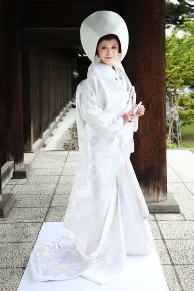 Traditional white 'shiromuku' Japanese wedding kimono,, this is ...