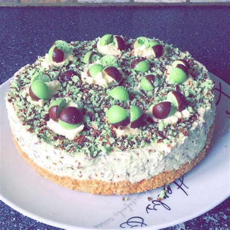 Mint aero cheesecake** **Base** 15 digestive biscuits 250g butter ...