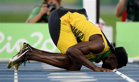 Usain Bolt se cuelga su tercera medalla de oro en Río 2016 | Sopitas.com