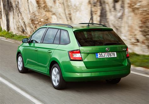 Skoda Fabia Estate Review (2021) | Parkers