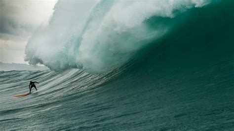 Surfing Nazaré | How a Sleepy Fishing Town Became a Big Wave Hotspot - VICE