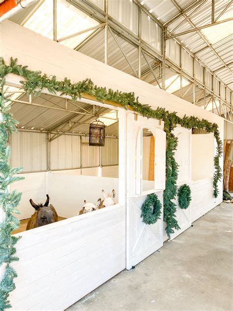 How to Decorate your Barn for Christmas - Thermaland Oaks