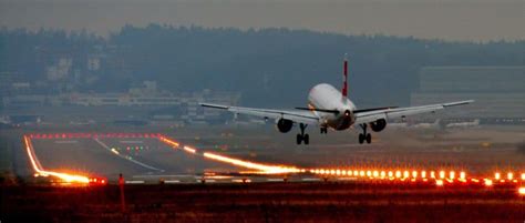 Do Airplanes Have Headlights or Landing Lights & What Kind Of Light ...