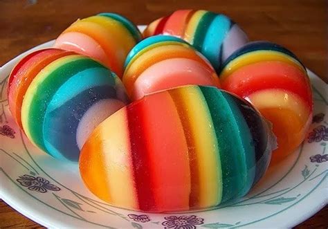 como- hacer-gelatina-de-colores-1 | Jello eggs, Yummy easter desserts ...