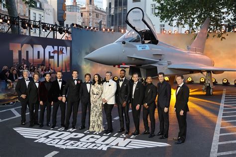 'Top Gun Maverick' Cast Had an 'Emotional Breakdown' That Changed Plans ...