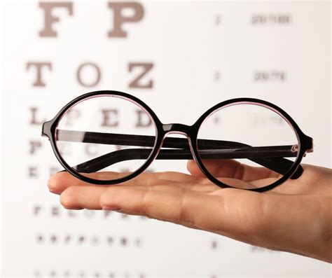 What are low vision glasses? - AdaptiVision