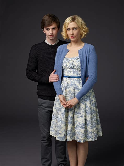 Bates Motel Season 3 Norman and Norma Bates Official Pictures - Bates ...