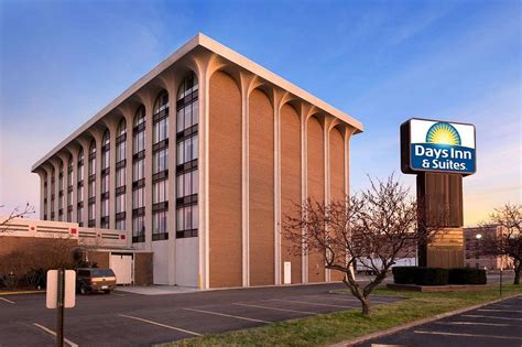 DAYS INN & SUITES BY WYNDHAM ELYRIA - Prices & Hotel Reviews (Ohio)