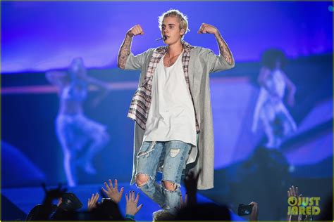 Justin Bieber Begins 'Purpose World Tour' in Seattle - Peep the ...