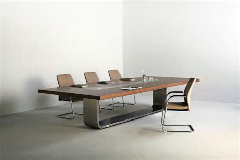 Modern Conference Room Table - Ambience Doré