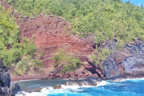 Red sand beach of Maui is Kaihalulu Beach 🌴 Danger?! Is it a dangerous ...