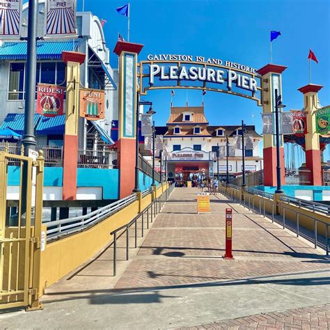 The Galveston Island Historic Pleasure Pier Boardwalk | Buzz Vacation ...