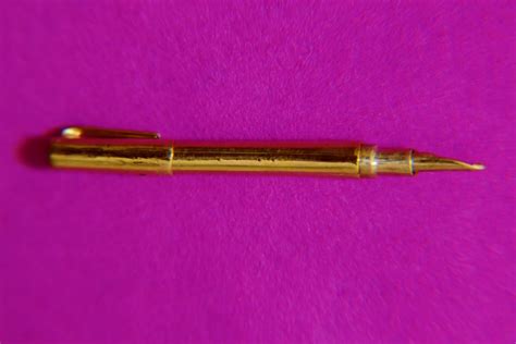 SMALLEST GOLD INK PEN - India Book of Records